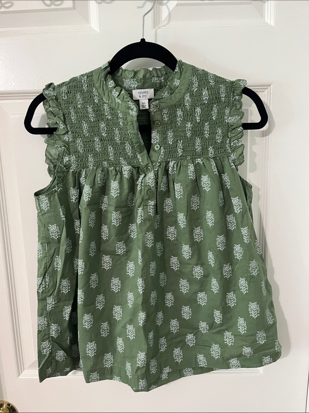 Crown & Ivy Green Floral Smocked Sleeveless Top Size XS